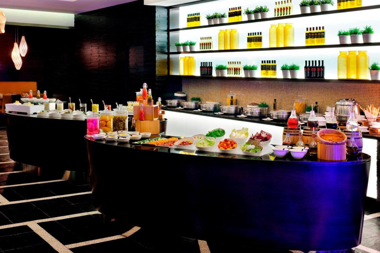 Marriott Executive Apartments Al Jaddaf, Дубай Экстерьер фото A buffet at a hotel