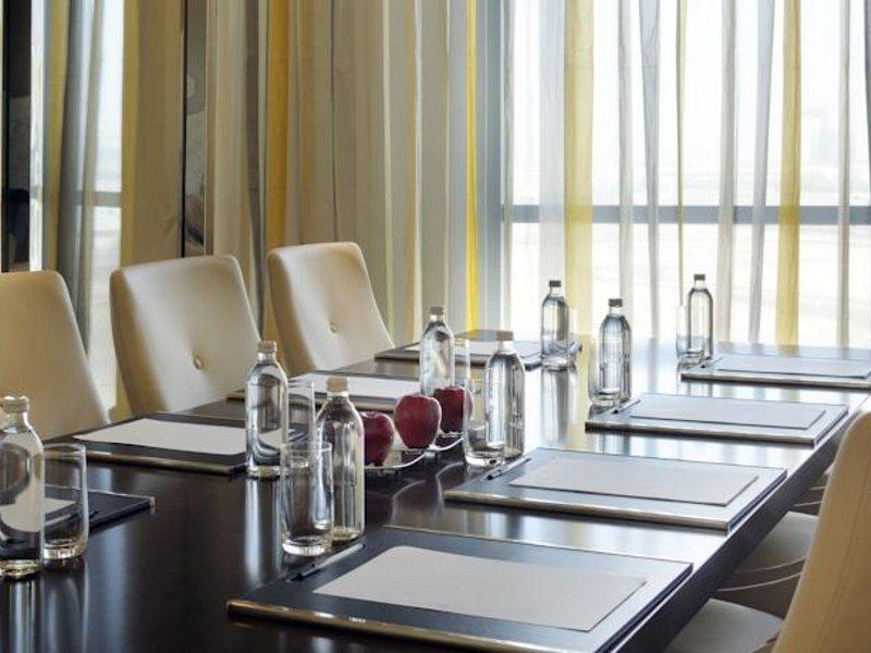 Marriott Executive Apartments Al Jaddaf, Дубай Экстерьер фото Meeting room