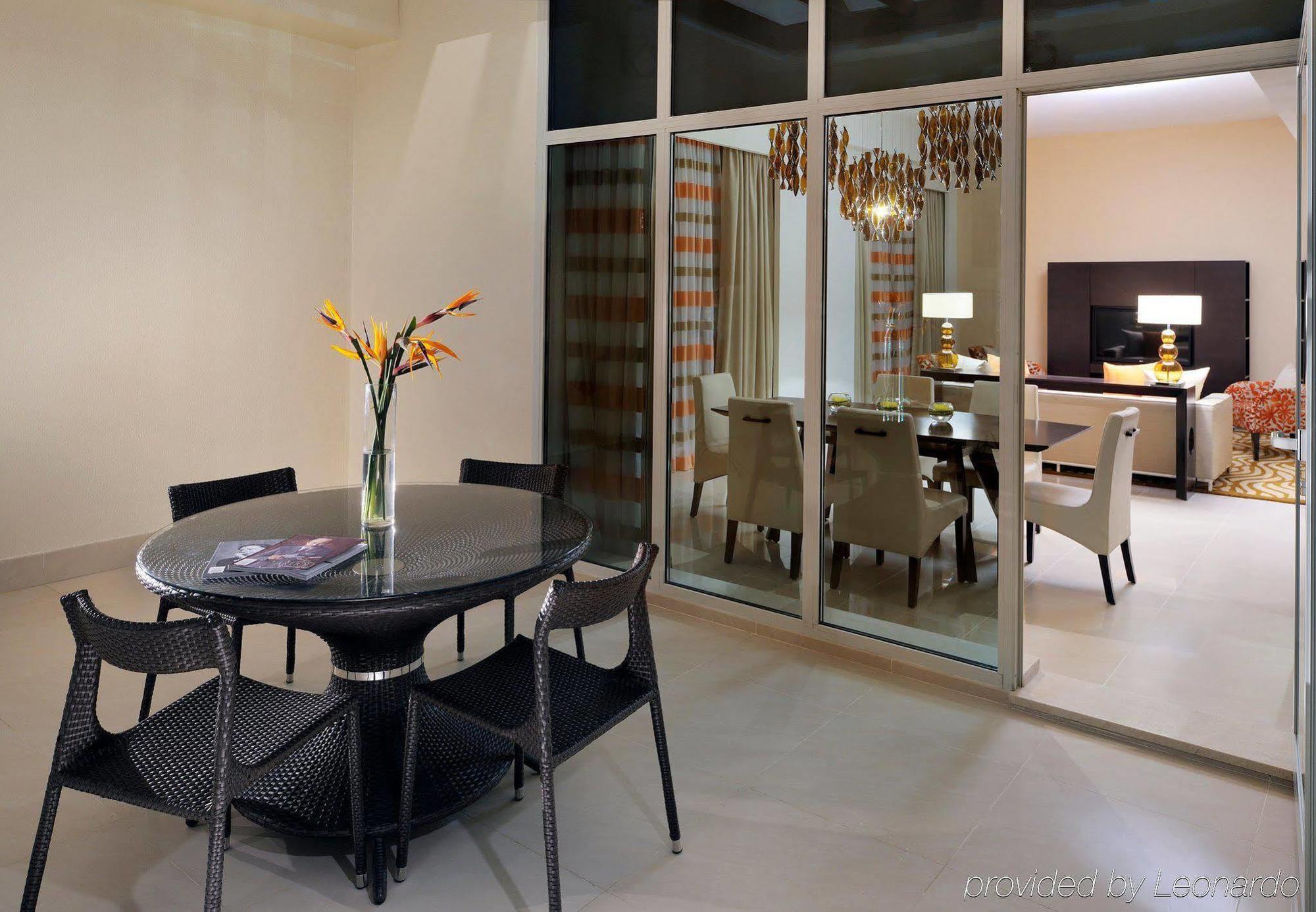 Marriott Executive Apartments Al Jaddaf, Дубай Экстерьер фото A dining room